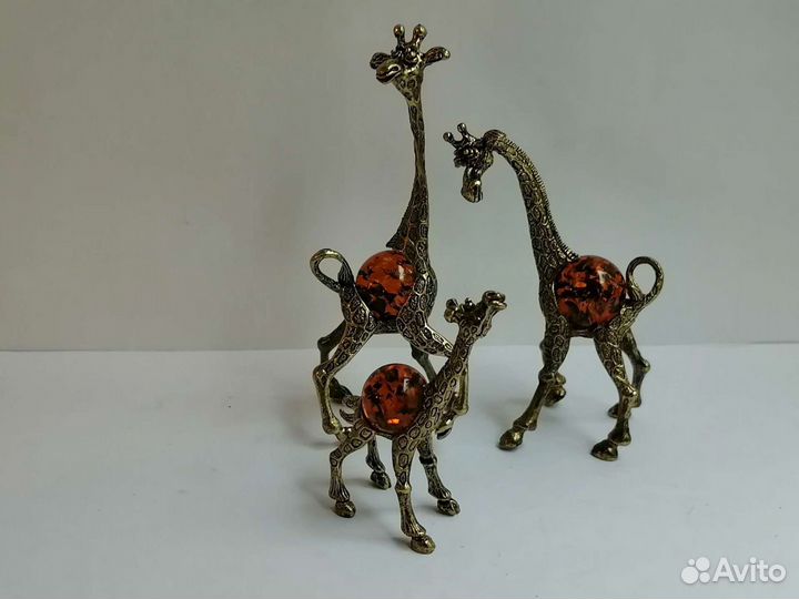 Жираф бронза янтарь