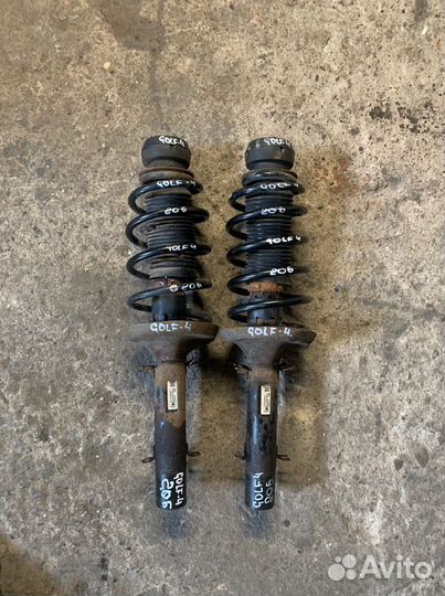VW Golf 4 Стойки перед в сборе