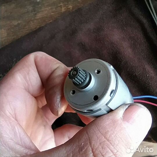 Мини электродвигатель
