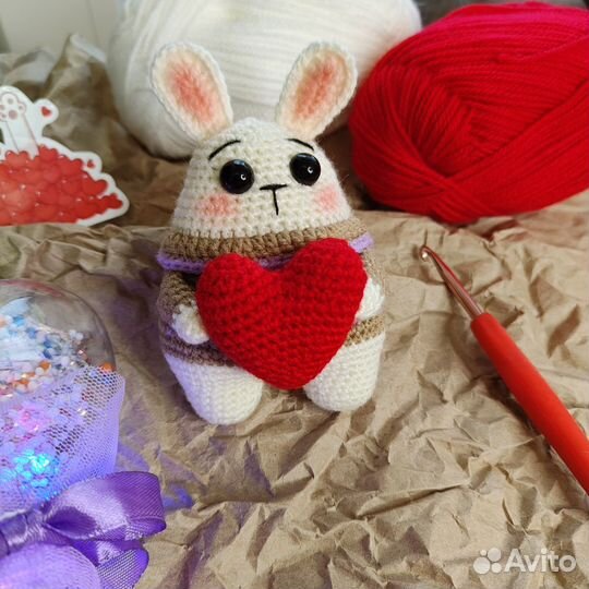 Зайка с сердечком ручной работы