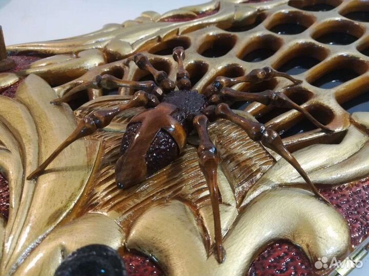 Нарды ручной работы золотый с пауком и инициалами