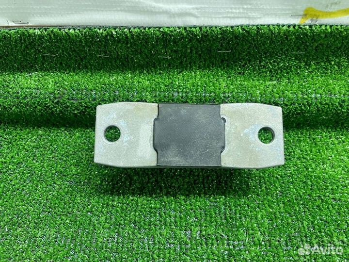 Удерживающая скоба заднего стабилизатора BMW 7