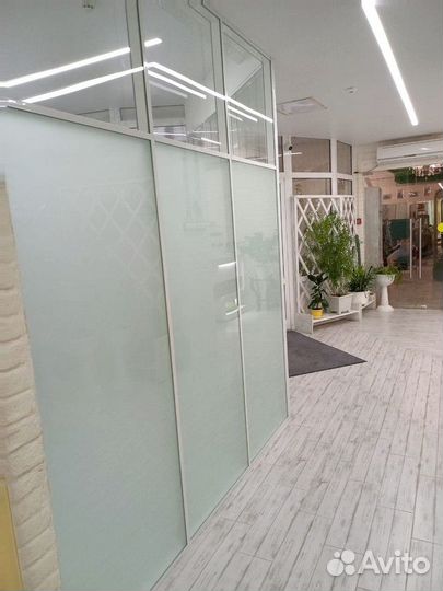 Раздвижные перегородки из стекла и дерева лофт