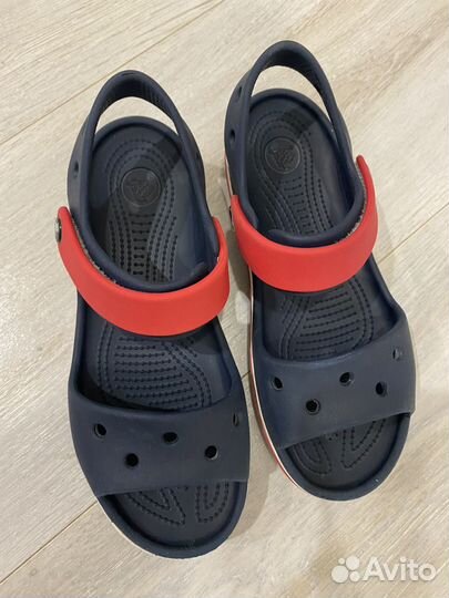Сандалии crocs j2