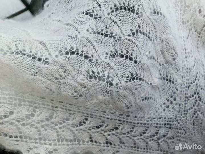 Пуховая косынка-полушалок 