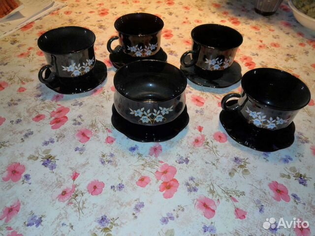 Чашки с конфетницей