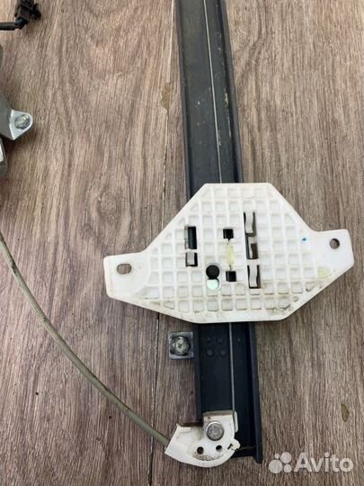 Стеклоподъемник задний левый Chevrolet Captiva