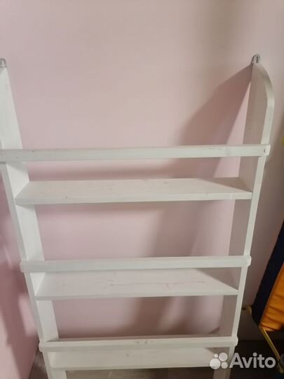 Детская книжная полка монтессори