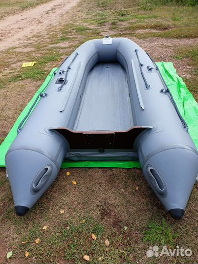 Продам лодку Флагман 330U