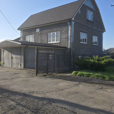 Дом 215 м² на участке 38 сот.