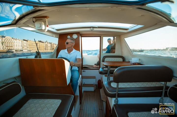 Аренда шикарного каютного катера Marino Rocca