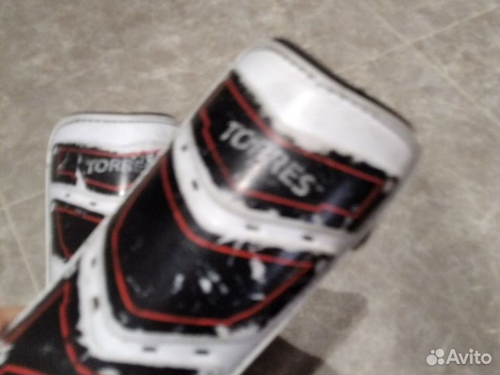 Щитки футбольные