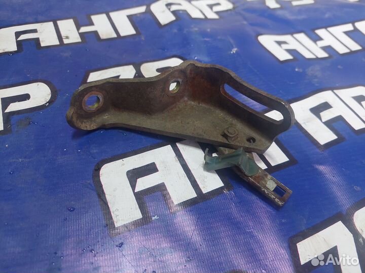 Кронштейн крепления генератора Honda CR-V RD1 B20B