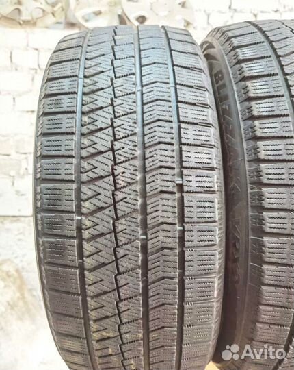 Bridgestone Blizzak VRX2 205/50 R17 93Q
