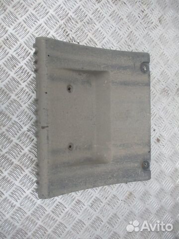 Накладка крыла Volvo 21094447