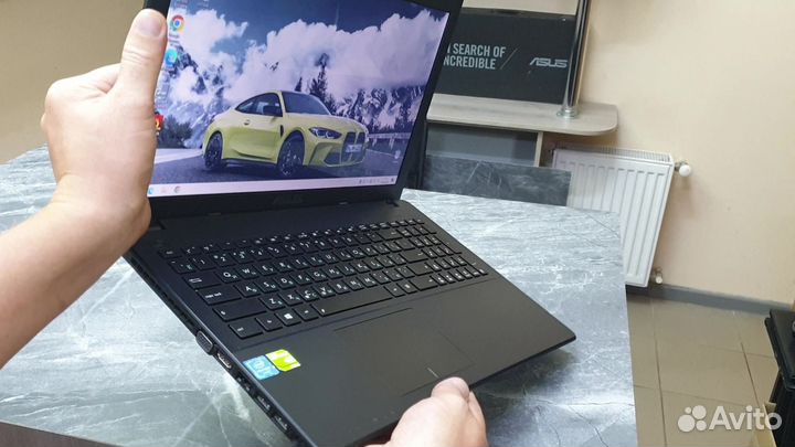 Ноутбук asus (4 - Ядерный, 8 Гб оперативки, SSD)