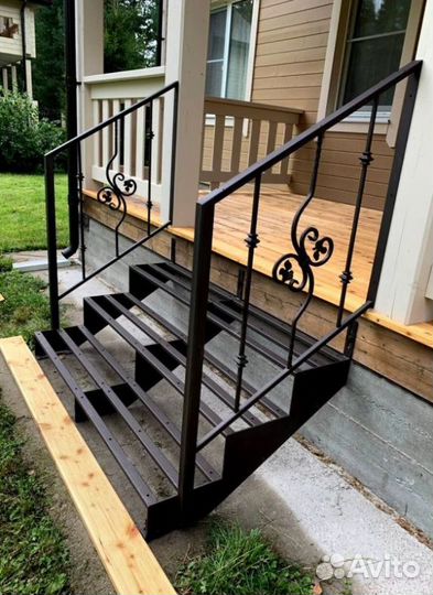 Перила деревянные с монтажем