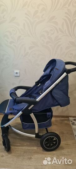 Прогулочная коляска с надувными колесами