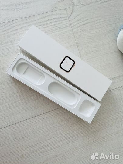 Коробка от apple watch 4 40 mm gold