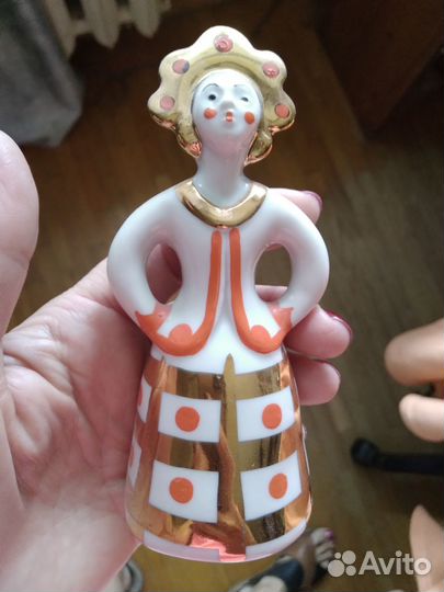 Фарфоровая статуэтка 