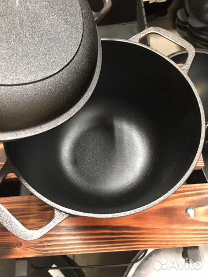 Кастрюля чугунная 3 л. с крышкой сковородой биол