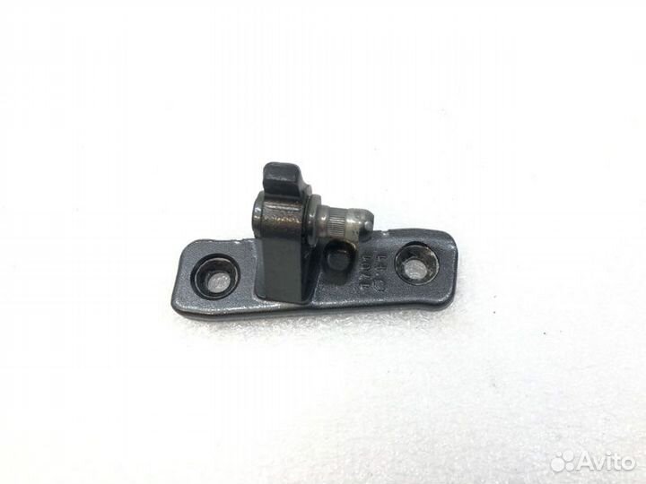 Петля двери передняя левая Mercedes-Benz Glc Coupe