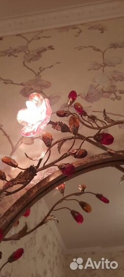 Дизайнерское зеркало и столик