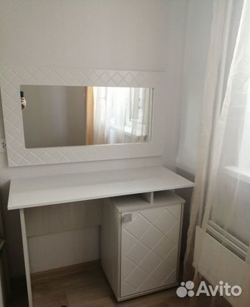 Зеркало настенное в раме
