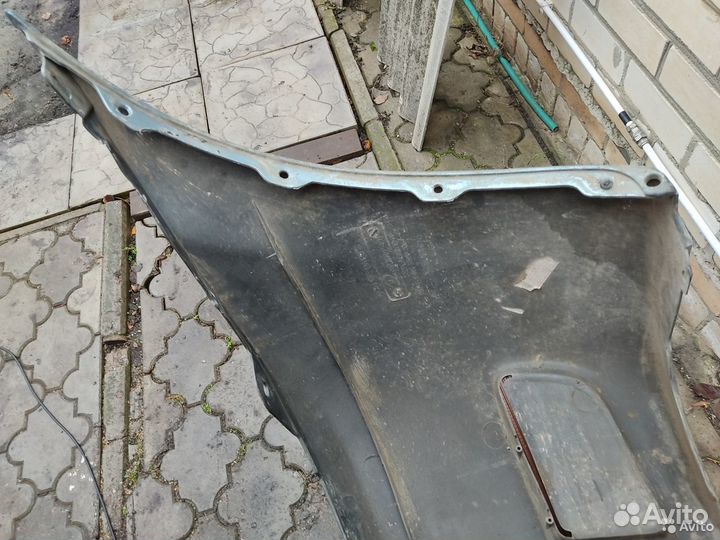 Бампер на Mazda MPV II