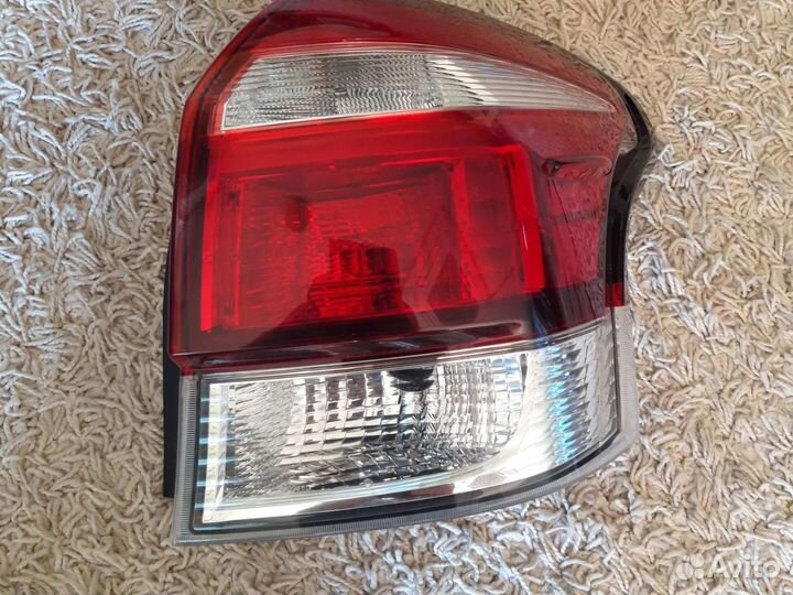 Фонарь задний правый на тойота корола филдер