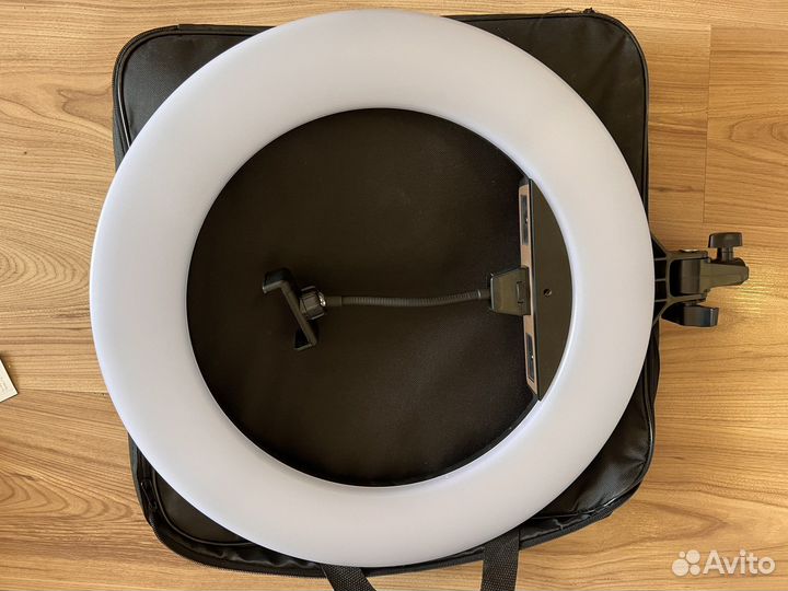 Кольцевая лампа со штативом ZB-R18