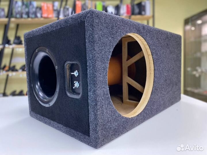 Сабвуфер с коробом и усилитель в автомобиль