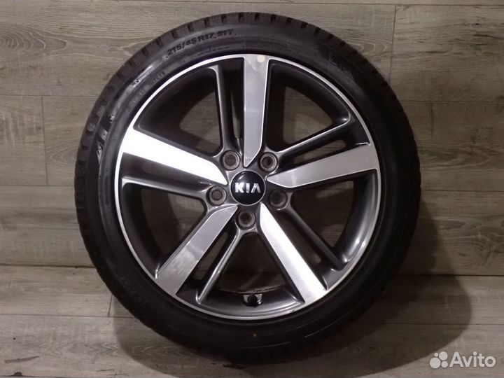 R17 Kumho WinterCraft Ice WI31 215/45, PCD 5x114.3 DIA 67.1