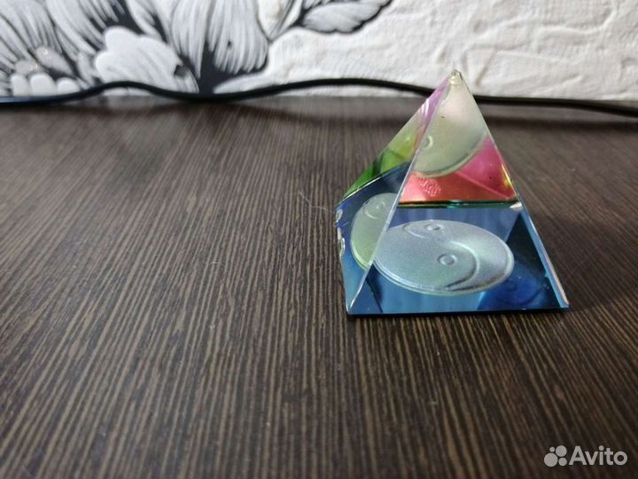 Стеклянная пирамида