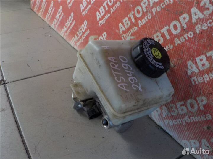 Главный тормозной цилиндр Opel Astra-H хэтчбек