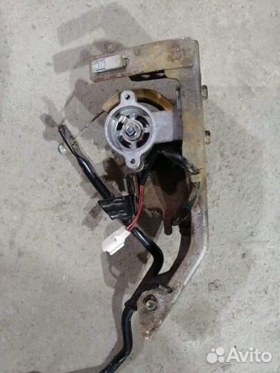 Педаль газа Nissan Terrano 1996-1999