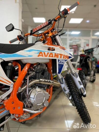 Мотоцикл Avantis Enduro 250 витрина