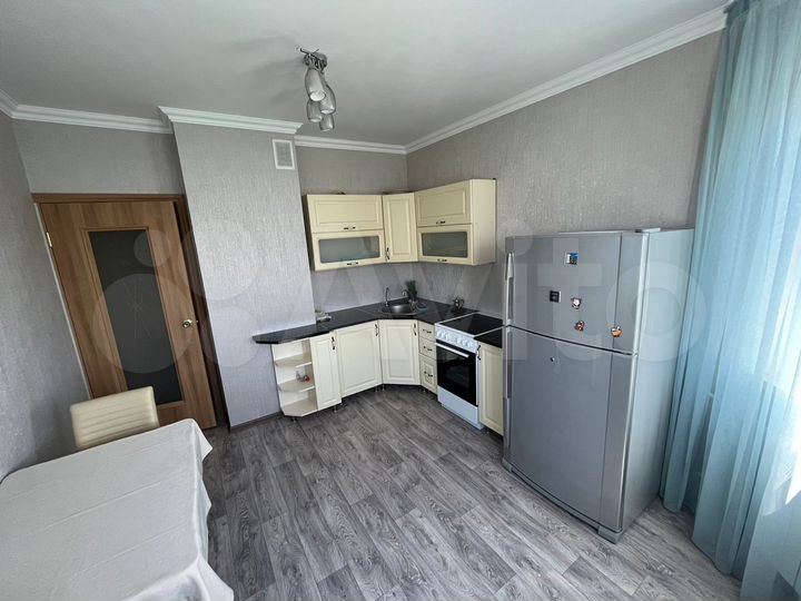2-к. квартира, 57 м², 4/17 эт.