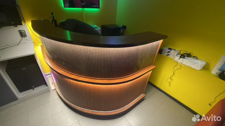 Стойка ресепшн угловая бу