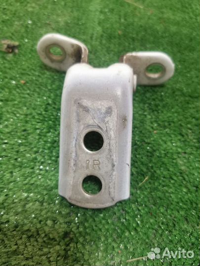 Петля двери toyota highlander 2 правая