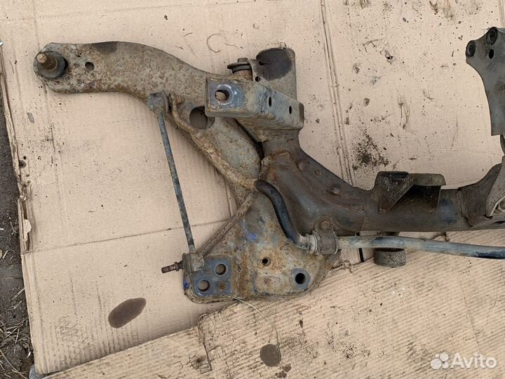 Подрамник в сборе с рычагами mazda familia bj