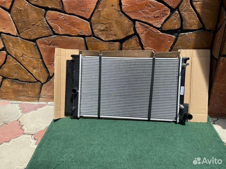 Родиатор охлождения toyota corolla E 150 180 AT
