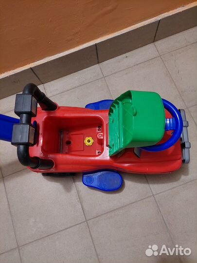 Автомобиль джип-каталка с ручкой