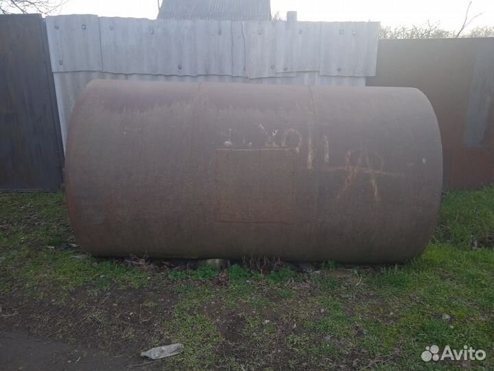 Емкость металлическая 5 кубов и 10 м3