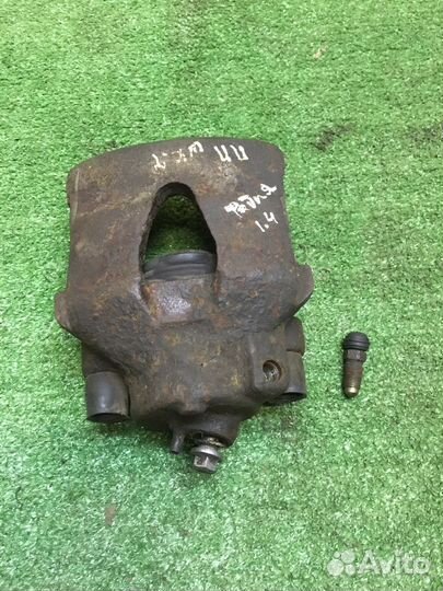 Суппорт передний правый шкода фабия