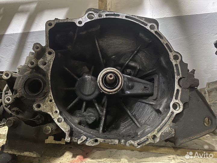 МКПП б/у Mazda 626.Также много запчастей. Разбор