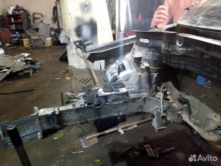 Лонжерон передний правый с передней стоикои (четве