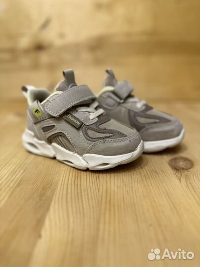 Кросовки детские 26 размер