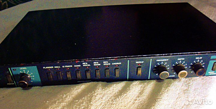 Цифровое устройство реверберации и эффектов