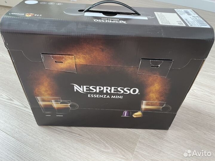 Капсульная кофемашина Nespresso essenza mini новая
